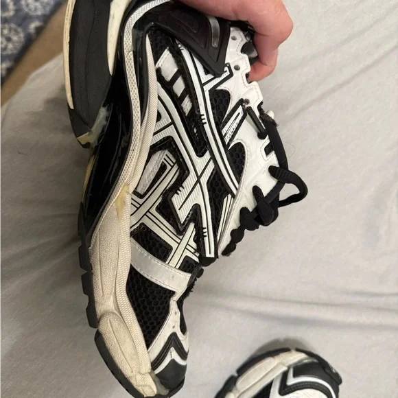 Balenciaga Black and White Athletic Shoes - Picture 6 of 7